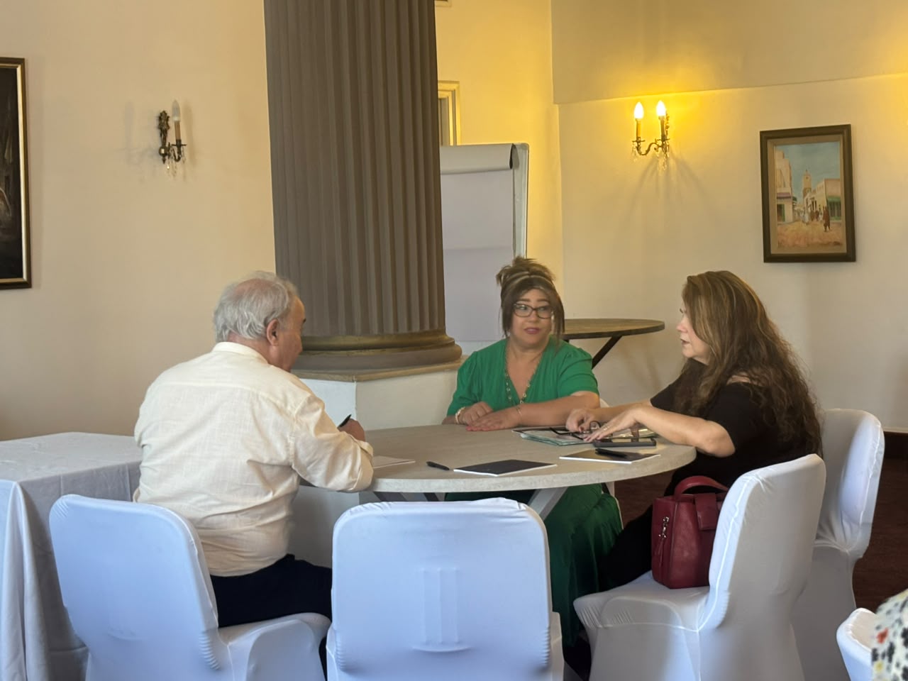 Examen des bulletins lors de l'élection décennale, juin 2026